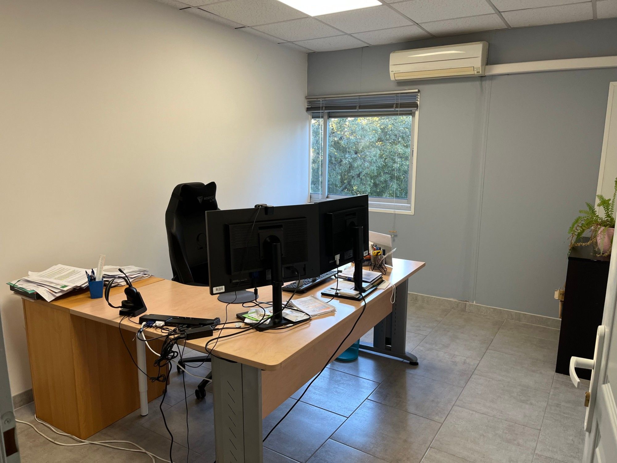 Bureau privé avec double écran